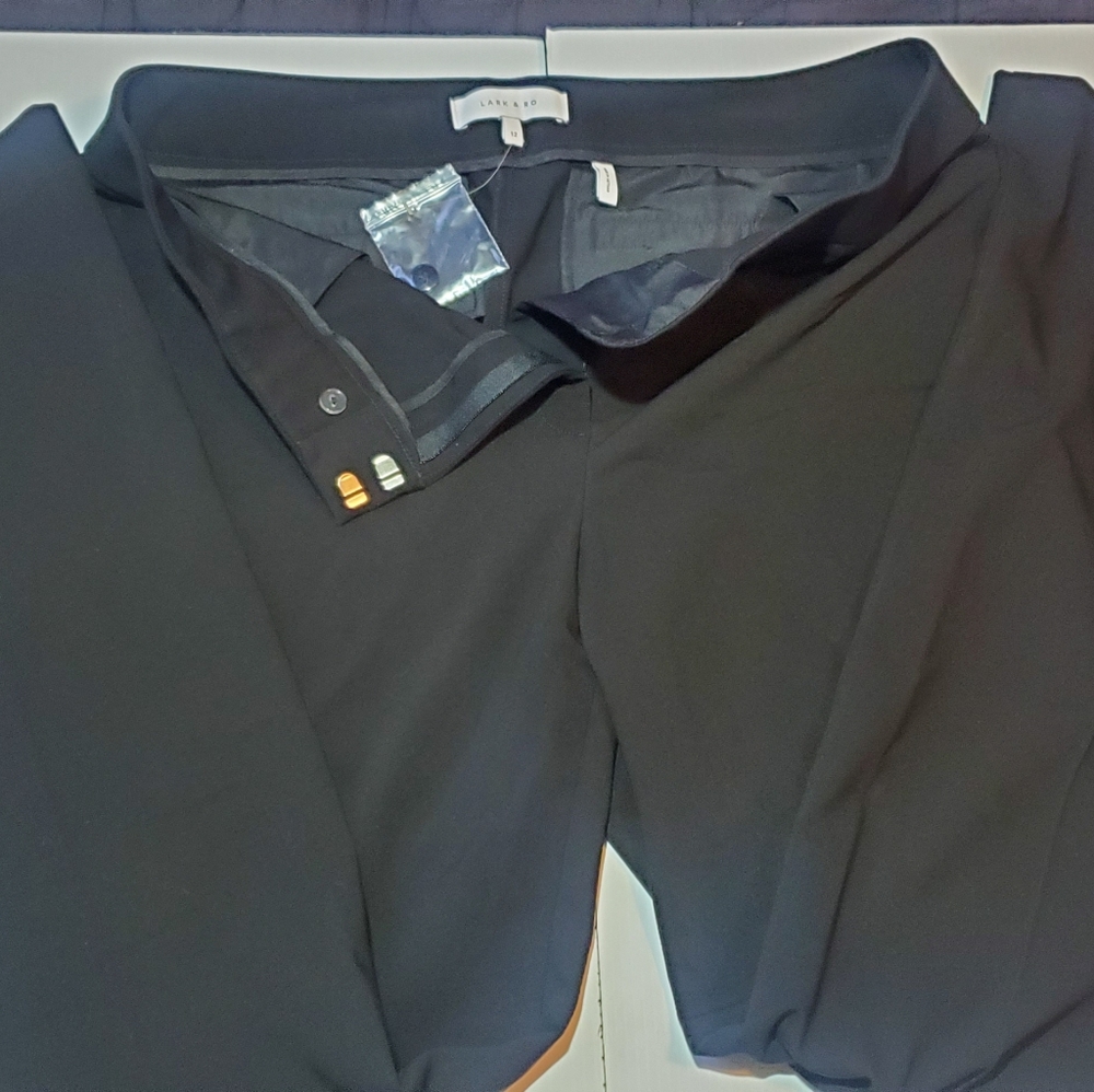 LARK & RO
WOMENS MODERN FIT DRESS PANTS
BLACK